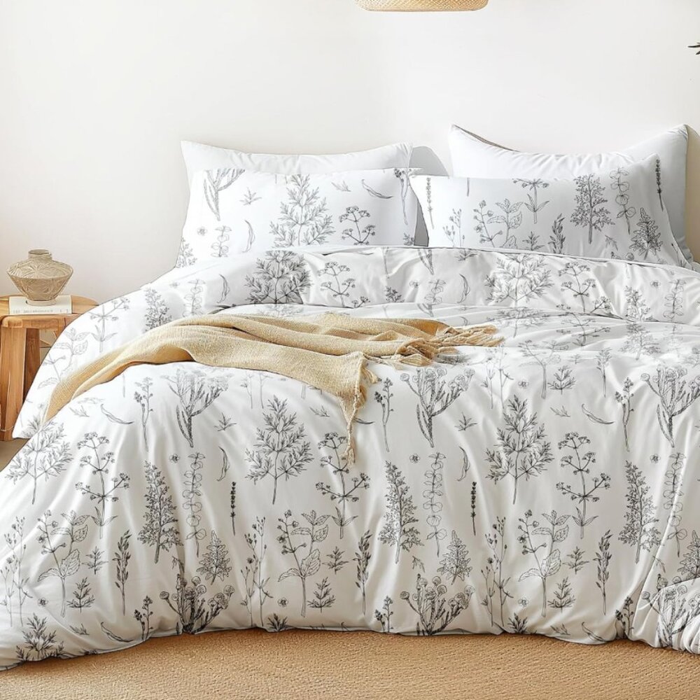 White Flowers 3 Pieces Bedding Set - Picture 1 of 8